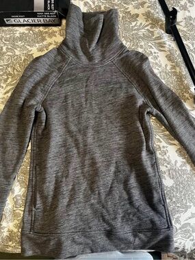 lululemon athletica Women's Gray Pullover Turtleneck Sweater